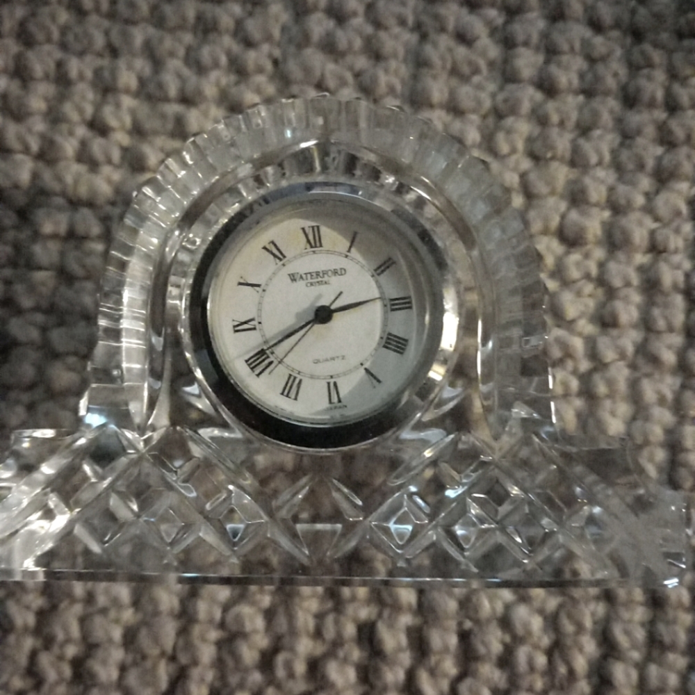 Signed Waterford Ireland Lead Crystal Lismore Quartz Cottage Mantle Clock Marked